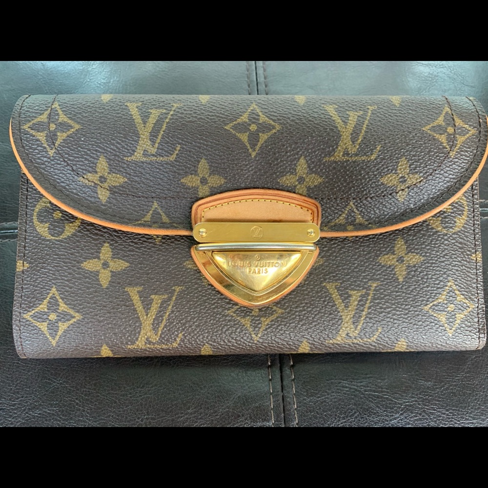 LOUIS VUITTON Beverly Clutch Monogram Canvas Brown